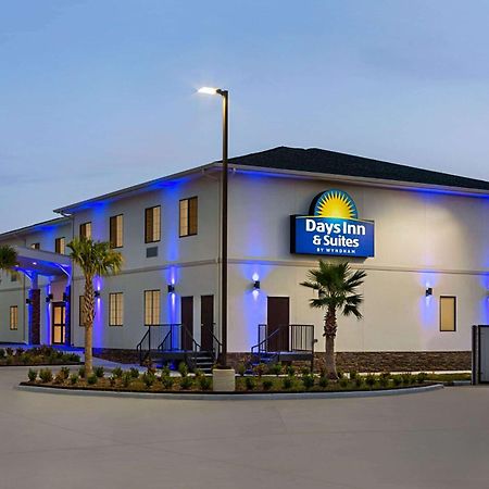 Days Inn & Suites By Wyndham Greater Tomball Exterior photo