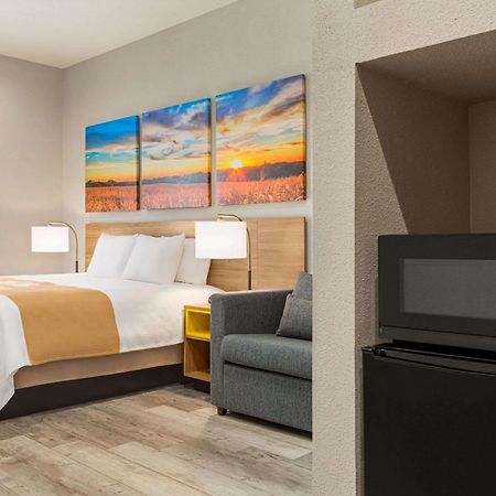 Days Inn & Suites By Wyndham Greater Tomball Exterior photo