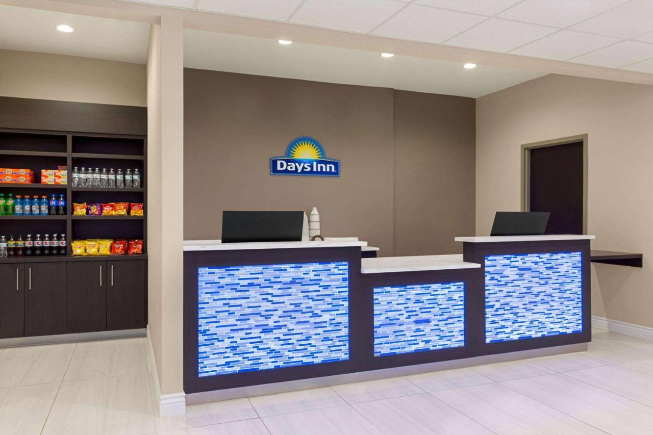 Days Inn & Suites By Wyndham Greater Tomball Exterior photo