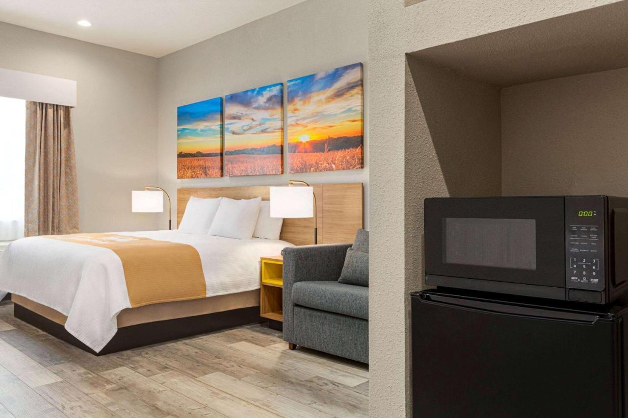 Days Inn & Suites By Wyndham Greater Tomball Exterior photo