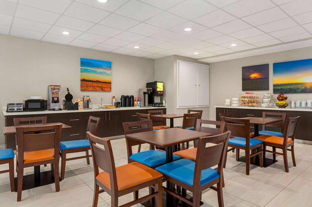 Days Inn & Suites By Wyndham Greater Tomball Exterior photo