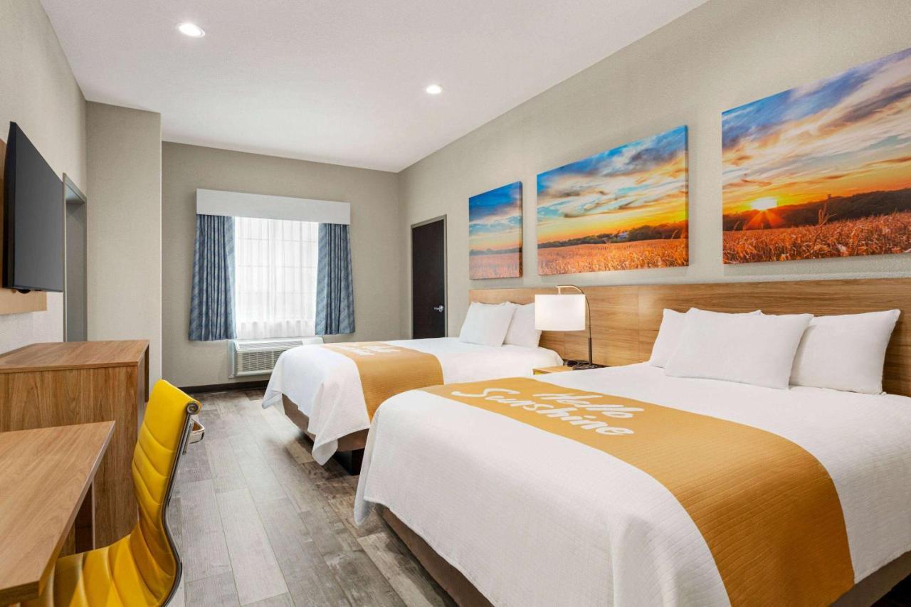Days Inn & Suites By Wyndham Greater Tomball Exterior photo