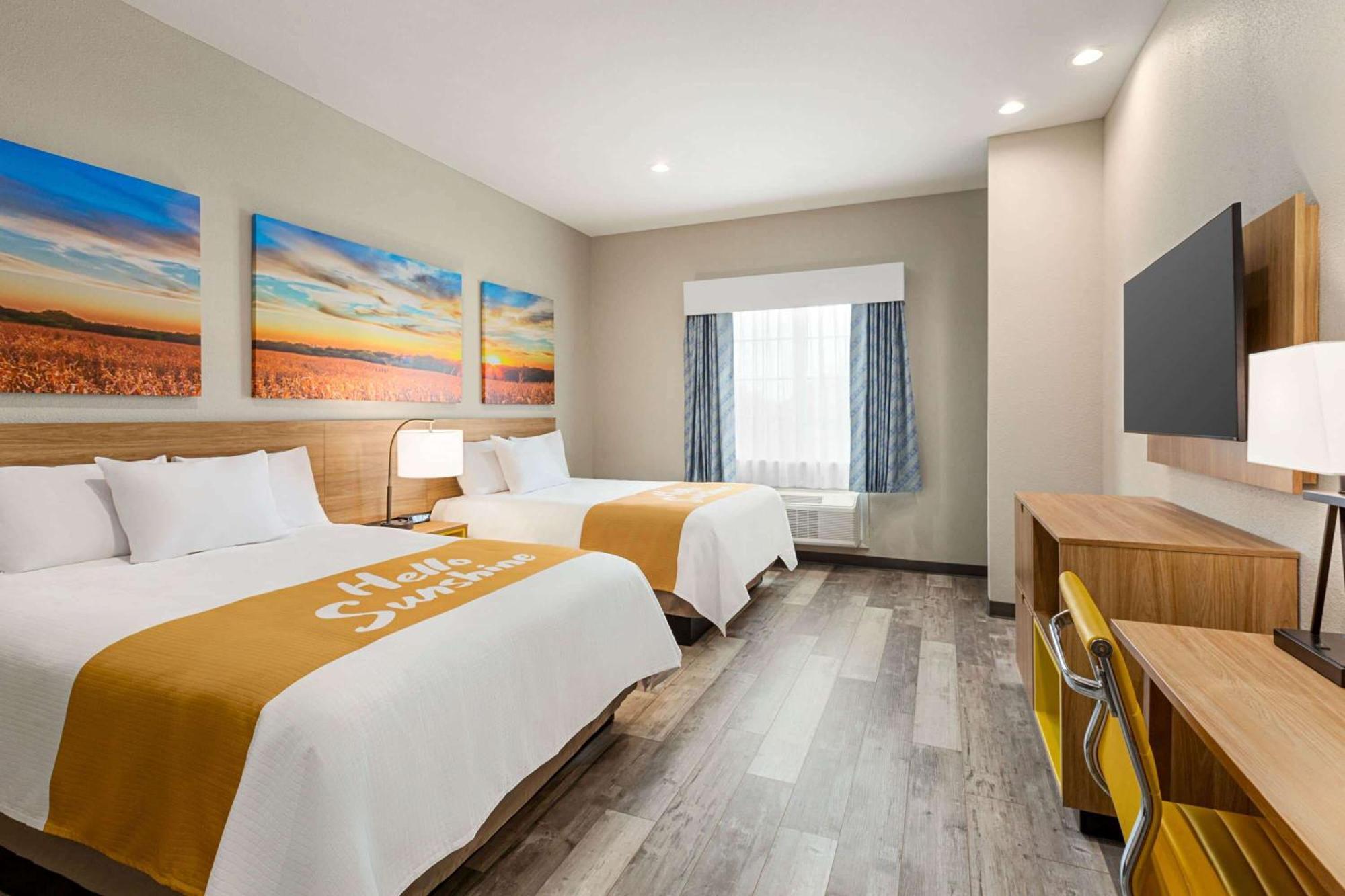 Days Inn & Suites By Wyndham Greater Tomball Exterior photo